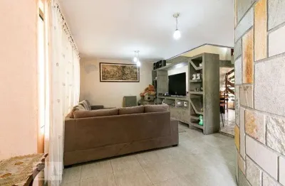 Casa com 3 quartos para alugar na Rua Acaju, Vila Carrão, São Paulo