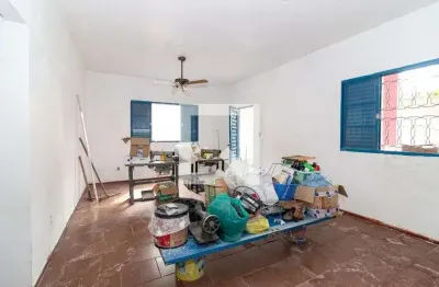 Casa com 3 quartos para alugar na Rua Almaquio Diniz, Bangu, Rio de Janeiro