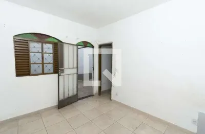 Casa com 1 quarto para alugar na Rua Poatá, Glória, Contagem