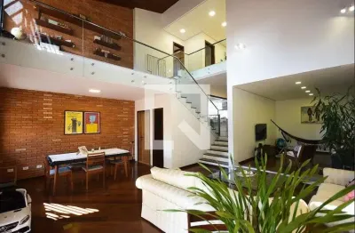 Casa com 3 quartos para alugar na Rua Sanharó, Morumbi, São Paulo