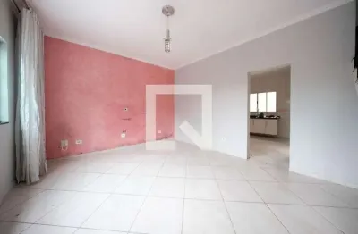 Casa com 2 quartos para alugar na Rua Catamarca, Ponte Rasa, São Paulo