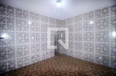 Casa com 2 quartos para alugar na Rua João Santana, Ramos, Rio de Janeiro