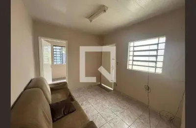 Casa com 3 quartos para alugar na Rua Tapajós, Saraiva, Uberlândia