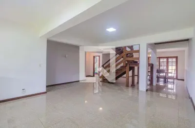 Casa com 4 quartos para alugar na Avenida Guaíba, Guarujá, Porto Alegre