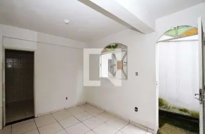 Casa para Aluguel - Dom Bosco, 2 Quartos,  80 m² - Belo Horizonte