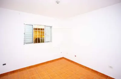 Casa com 2 quartos para alugar na Rua Oldegard Olsen Sapucaia, Centro, Diadema