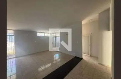 Casa com 4 quartos para alugar na Avenida Brasil, Brasil, Uberlândia
