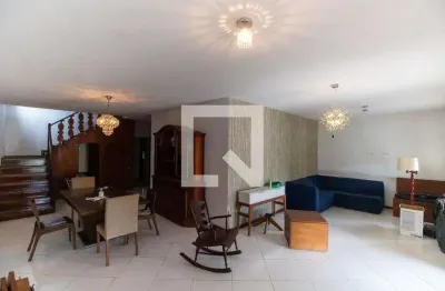 Casa com 5 quartos para alugar na Rua Porto Rico, Serra Grande, Niterói