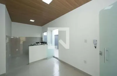 Casa para Aluguel - Bonfim, 2 Quartos,  109 m² - Belo Horizonte