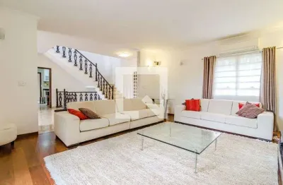 Casa com 4 quartos para alugar na Rua Monte Alegre, Sumaré, São Paulo