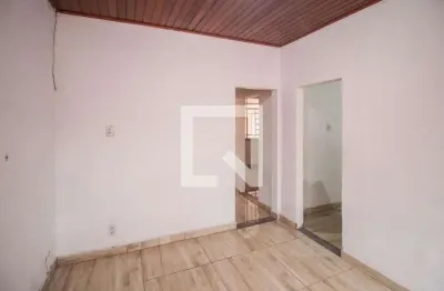 Casa com 2 quartos para alugar na Rua João de Castro, Cabuis, Nilópolis