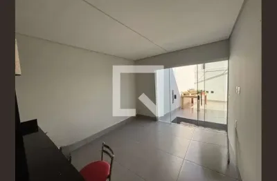 Casa para Aluguel - Laranjeiras, 3 Quartos,  100 m² - Uberlândia