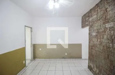 Casa com 3 quartos para alugar na Rua João Rodrigues da Cunha, Cabral, Nilópolis
