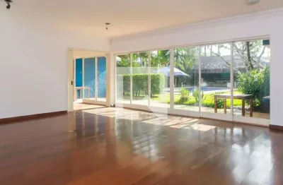 Casa com 3 quartos para alugar na Rua Pirandello, Campo Belo, São Paulo