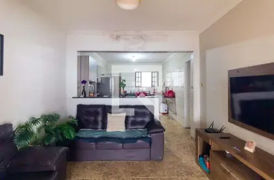 Casa com 2 quartos para alugar na Rua Diogo de Moraes Lara, São Rafael, São Paulo