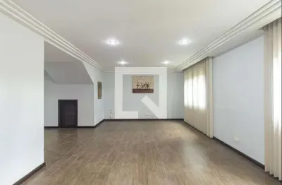 Casa com 3 quartos para alugar na Rua Padre Júlio Saavedra, Uberaba, Curitiba