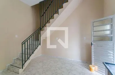 Casa com 2 quartos para alugar na Rua Antônio Frutuoso Barbosa, Vila Liviero, São Paulo