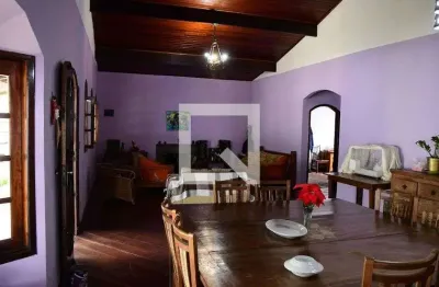 Casa com 4 quartos para alugar na Rua Suzete Luísa, Vila Jovina, Cotia