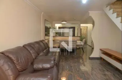 Casa com 2 quartos para alugar na Rua Nerino Silva, Utinga, Santo André