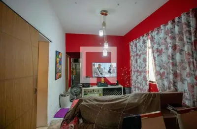 Casa com 2 quartos para alugar na Rua Cláudio da Costa, Irajá, Rio de Janeiro