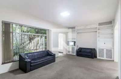 Casa com 3 quartos para alugar na Rua Tapes, Campo Belo, São Paulo