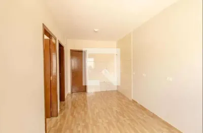 Casa com 2 quartos para alugar na Rua José Benedito Oliveira - Uberaba, Uberaba, Curitiba