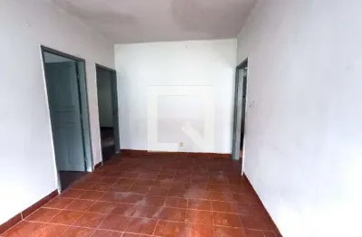 Casa com 2 quartos para alugar na Rua Jacirendi, Irajá, Rio de Janeiro