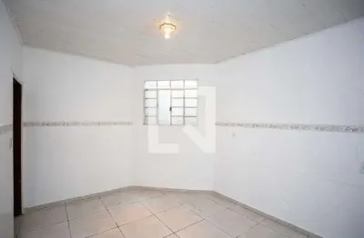Casa com 2 quartos para alugar na Rua Barretos, Centro, Diadema