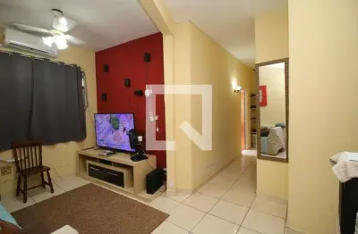 Casa com 2 quartos para alugar na Rua Itajoa, Olaria, Rio de Janeiro