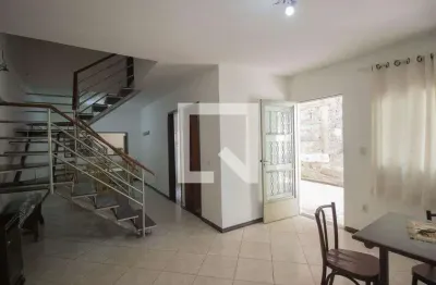 Casa com 3 quartos para alugar na Avenida Aragão, Pita, São Gonçalo