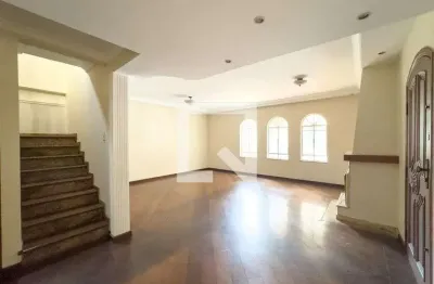 Casa com 4 quartos para alugar na Rua Aimberê, Sumaré, São Paulo