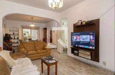 Casa com 3 quartos para alugar na Rua dos Ingleses, Bela Vista, São Paulo