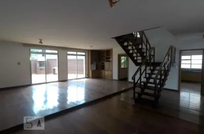 Casa com 3 quartos para alugar na Rua José Cola Grossi, Morumbi, São Paulo