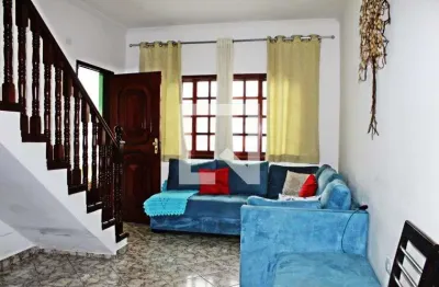 Casa com 3 quartos para alugar na Rua Noroguages, Itaquera, São Paulo