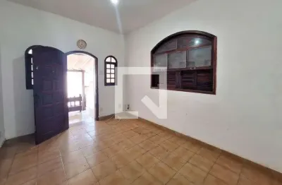 Casa com 3 quartos para alugar na Rua Indígena, São Lourenço, Niterói