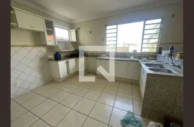 Casa para Aluguel - Tabajaras, 4 Quartos,  467 m² - Uberlândia