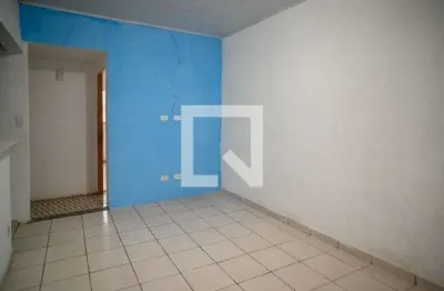 Casa com 2 quartos para alugar na Rua Giovanni da Conegliano, Vila Liviero, São Paulo