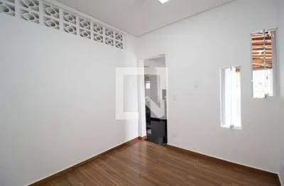 Casa com 2 quartos para alugar na Rua Afonso de Carvalho, Vila Miriam, São Paulo