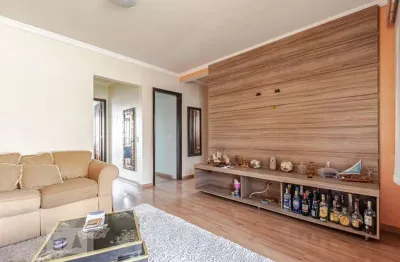 Casa com 4 quartos para alugar na Rua Rio Japurã, Bairro Alto, Curitiba