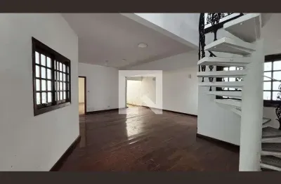 Casa com 5 quartos para alugar na Rua Doutor Pompílio Mercadante, Centro, Jacareí