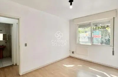 Apartamento 2 dormitórios, 2 banheiros e vaga coberta no Guarani