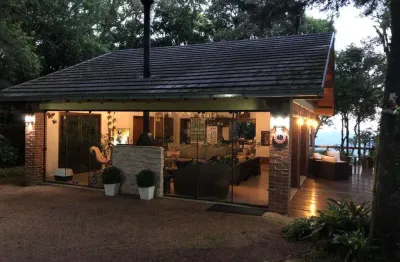 Belíssimo e muito bem preservado sítio em são francisco de paula, com vista exuberante e contato direto com a natureza.