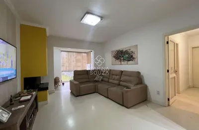 Apartamento semimobiliado com 3 dormitórios e sacada no bairro Vila Rosa