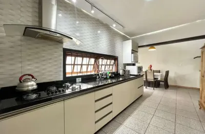 Casa espaçosa — 4 dormitórios, semimobiliada, piscina & muito conforto no bairro ouro branco em novo hamburgo