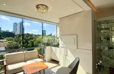 Bem-vindo a este maravilhoso apartamento com 78 m² privativos uma raridade que equilibra perfeitamente o viver moderno com a praticidade do dia a dia, no Centro da cidade.