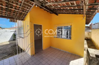 Vendo excelente casa comercial com localização estratégica.