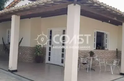 Vendo excelente casa com 2/4 sendo uma suíte e um quintalzão esperando por você!