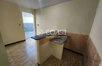 Alugo kitnet reformada – fácil acesso a serviços e comércio r$ 800,00