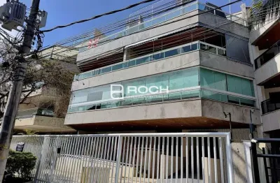 Apartamento amplo com varandão e 2 vagas, a 3 quadras da praia – 110m²