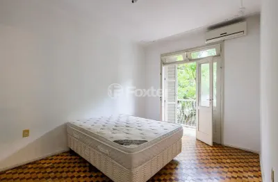 Apartamento com 3 dormitórios, sacada e vaga no melhor do bom fim